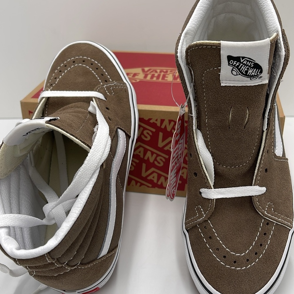 Vans Men’s Sk8-Hi Color Theory Walnut
VN0007NP1NU
Sneakers - Picture 12 of 16